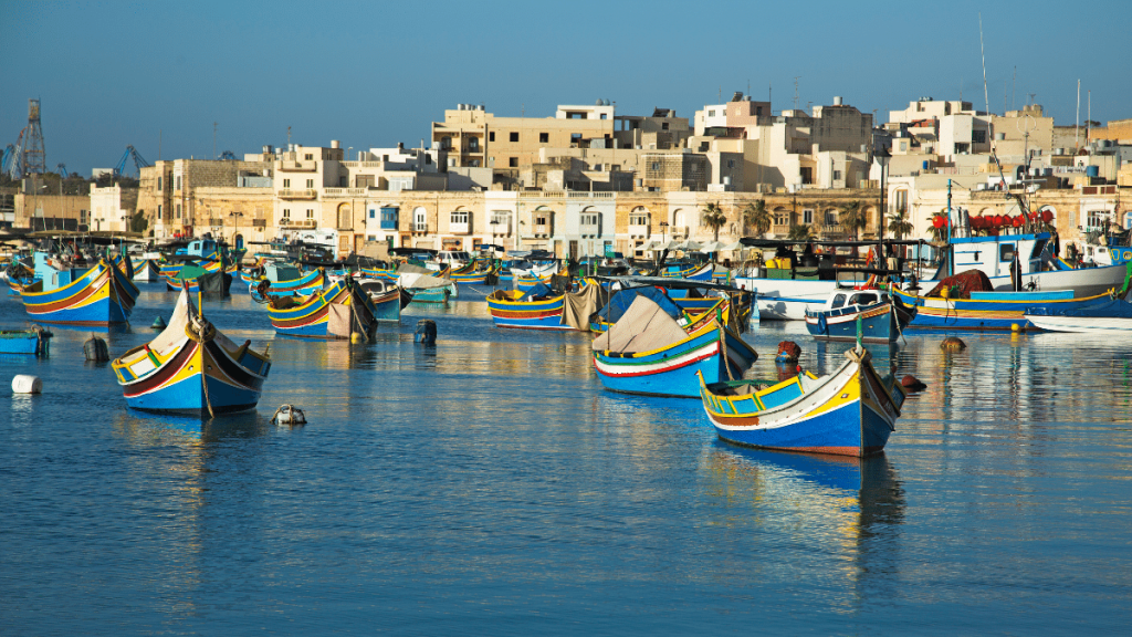 Kleine vissersbootjes in de haven van Marsaxlokk