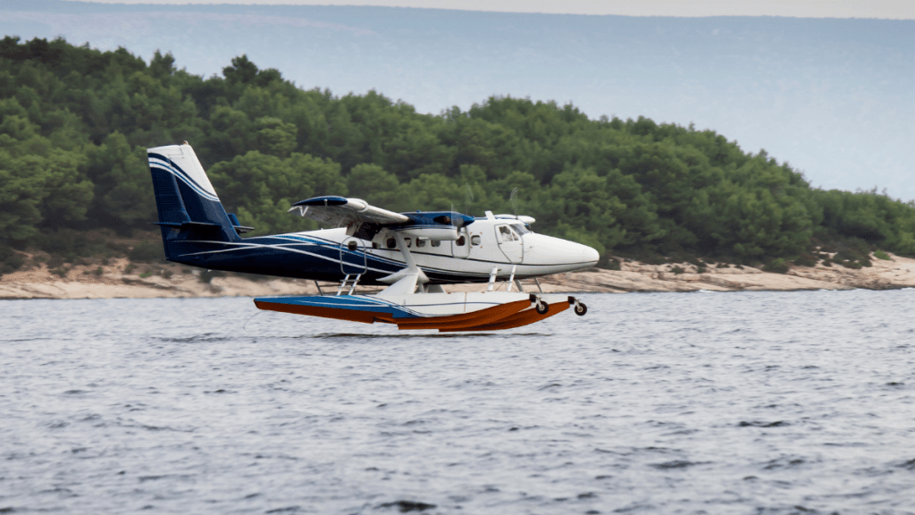 Watervliegtuig landend op zee bij Jelsa